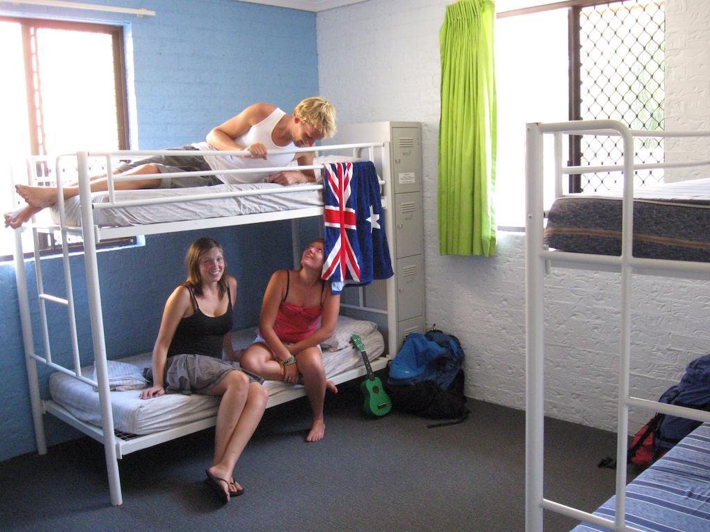 Aussitel Backpackers Hostel Coffs Harbour Room photo